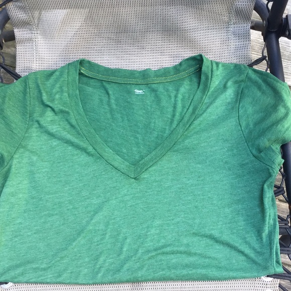 gap green t shirt
